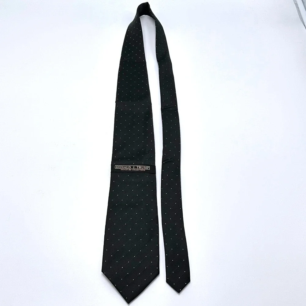 Donald J. Trump Signature Collection Black Gold Lurex Silk Blend Necktie 3.25